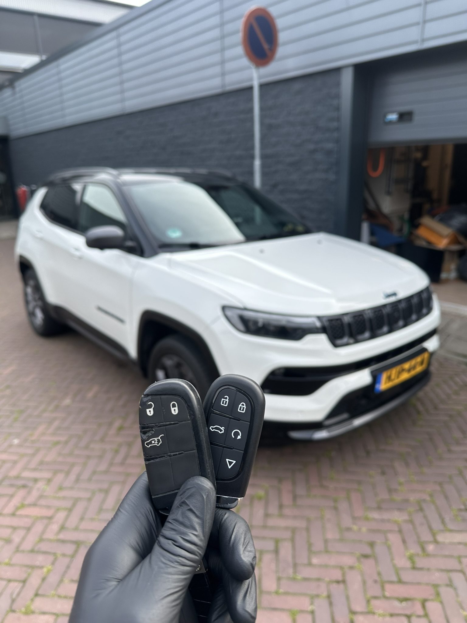 Twee smartkeys bijgemaakt voor een Jeep Compass